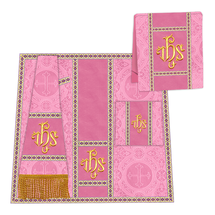 Casulla romana con motivos y ribetes adornados 