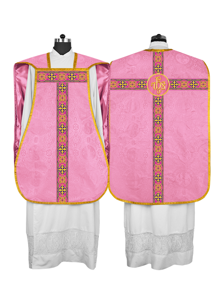 Vestidura romana con espalda de violín, motivos y ribetes trenzados 