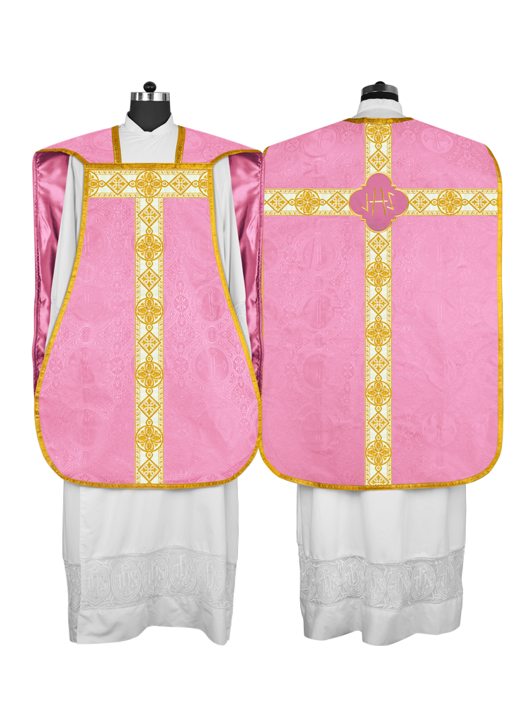 Vestimenta con espalda de violín y motivo bordado 