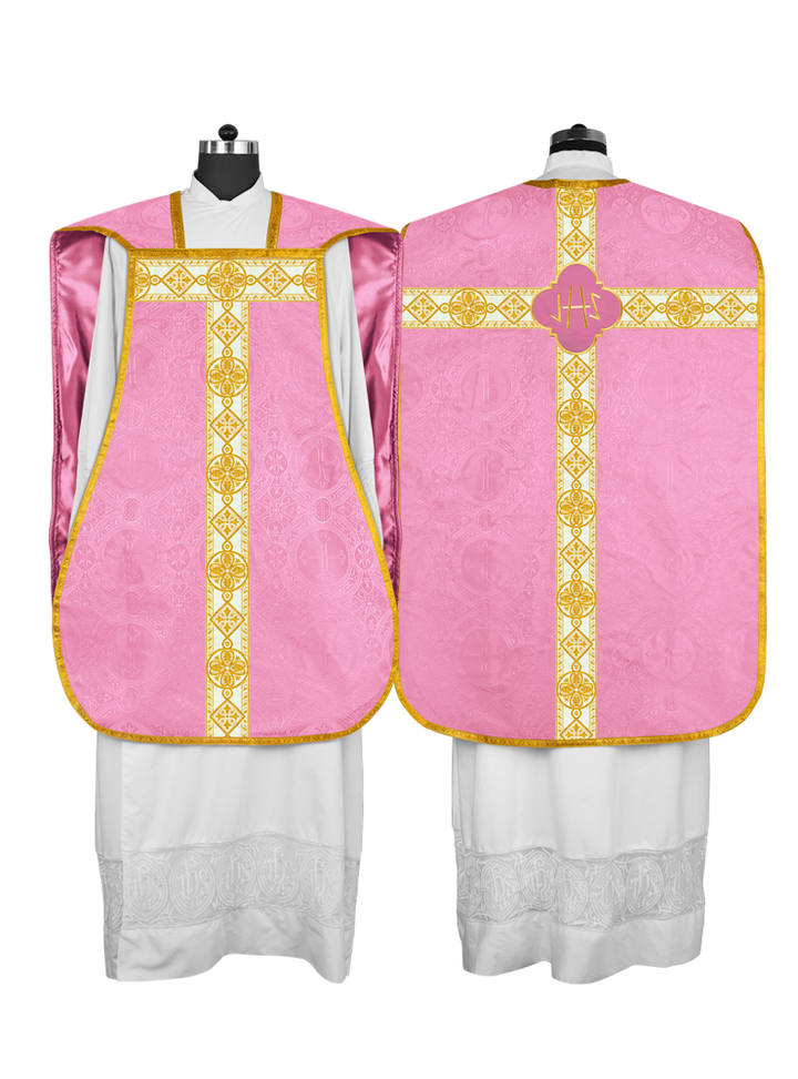 Vestimenta con espalda de violín y motivo bordado 