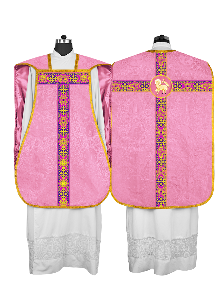 Vestidura romana con espalda de violín, motivos y ribetes trenzados 