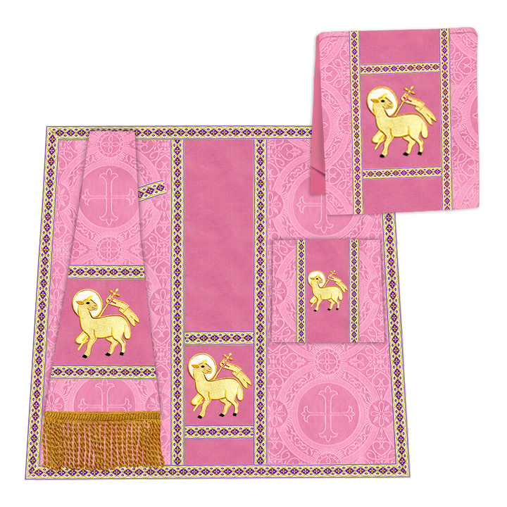 Casulla romana con motivos y ribetes adornados 