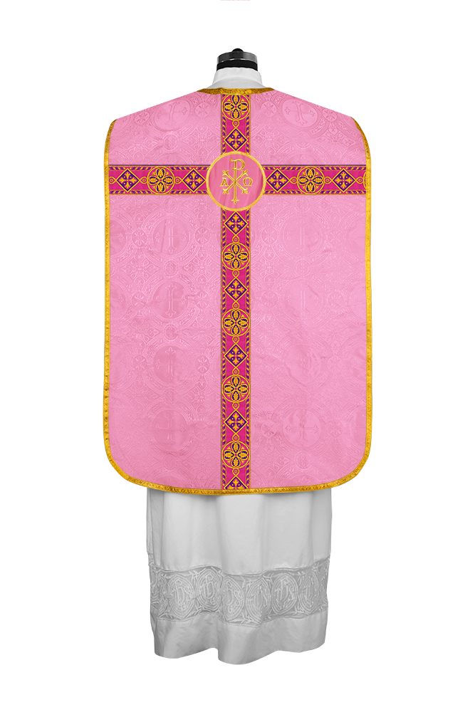 Casulla romana con trenzas detalladas 