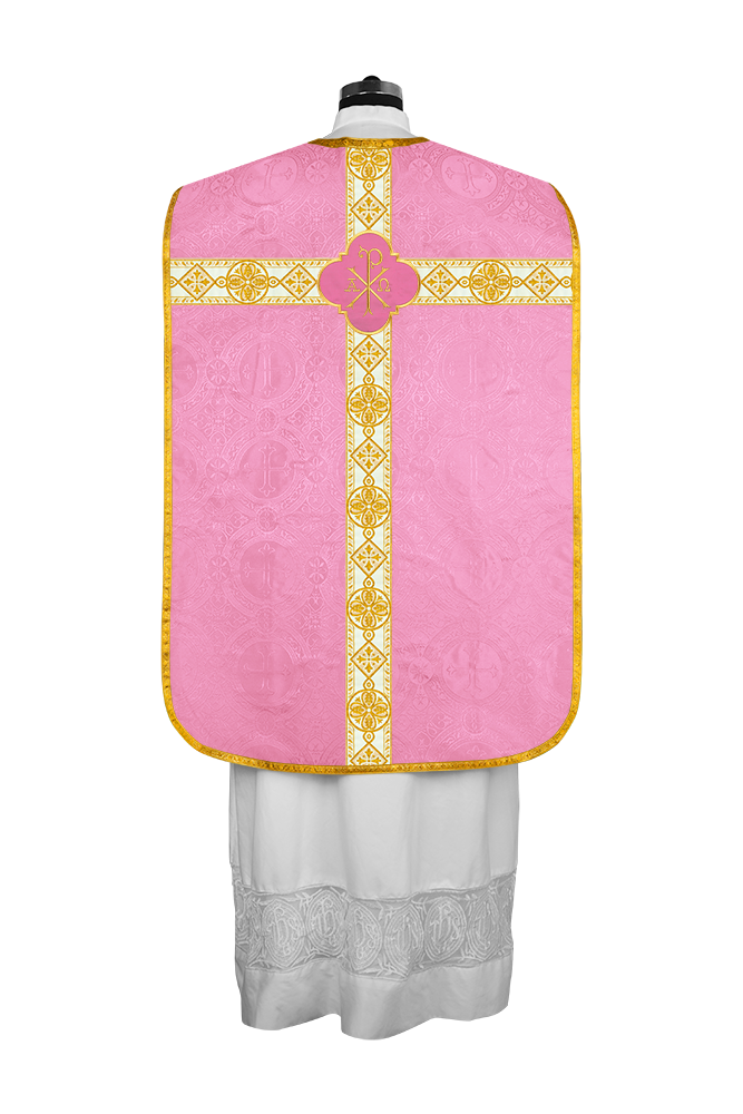 Vestimenta con espalda de violín y motivo bordado 