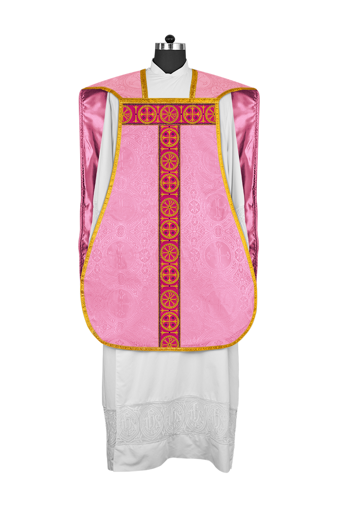 Casulla romana con motivo espiritual y trenzas ornamentadas 