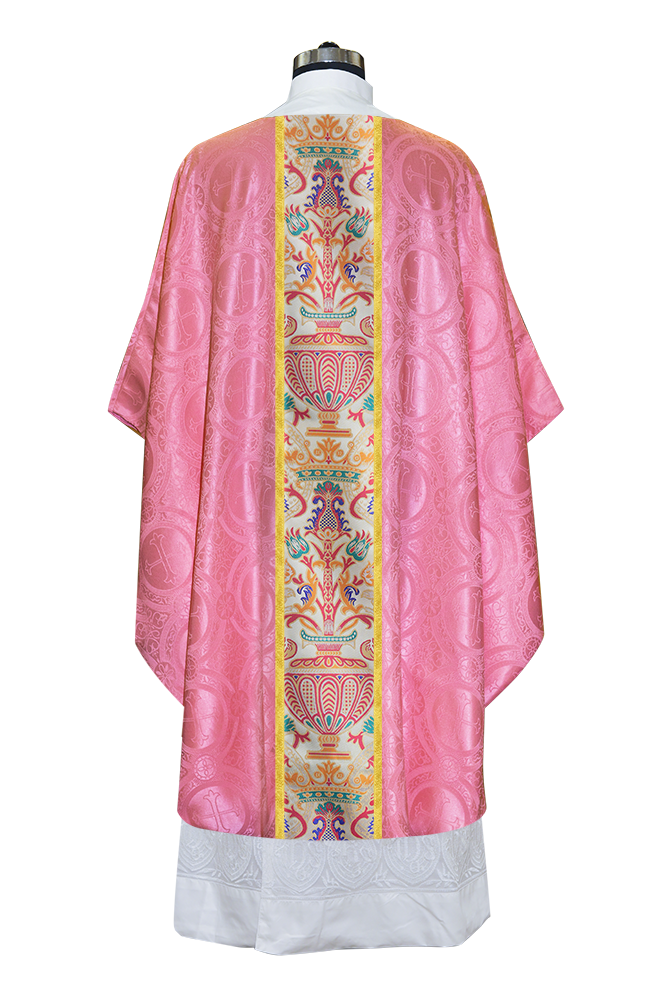 Gothic Chasubles in Coronation Tapestry