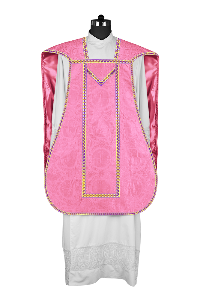 Casulla romana con motivos y ribetes adornados 