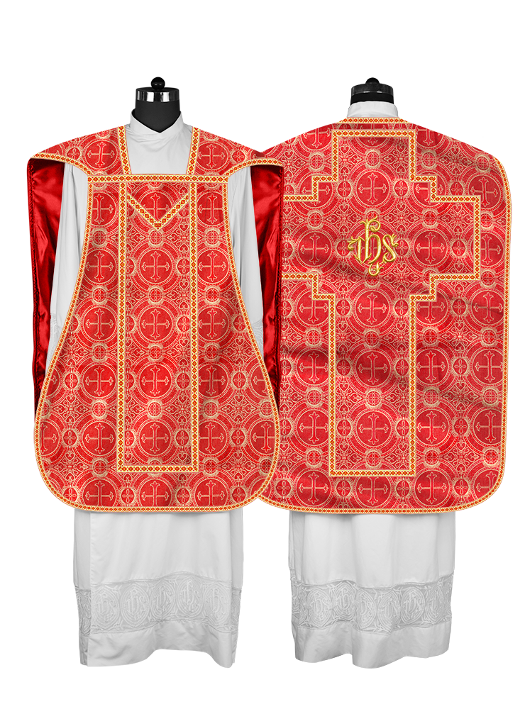 Casulla romana con motivos y ribetes adornados 