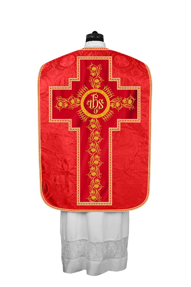 Casulla romana con bordados y adornos de uvas 