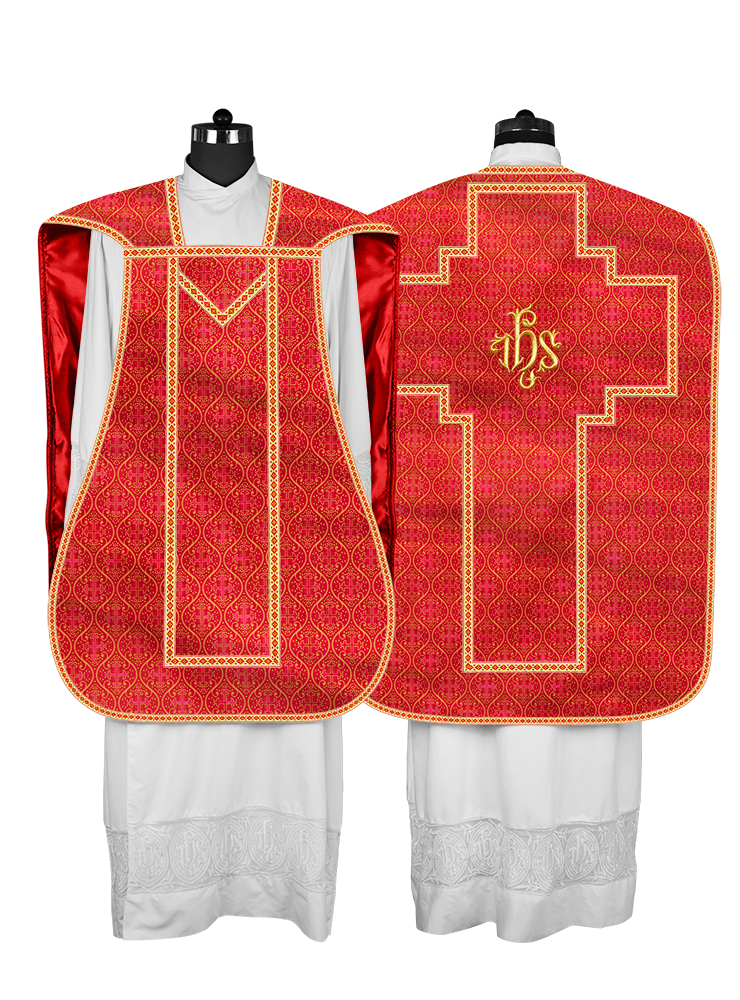 Casulla romana con motivos y ribetes adornados 