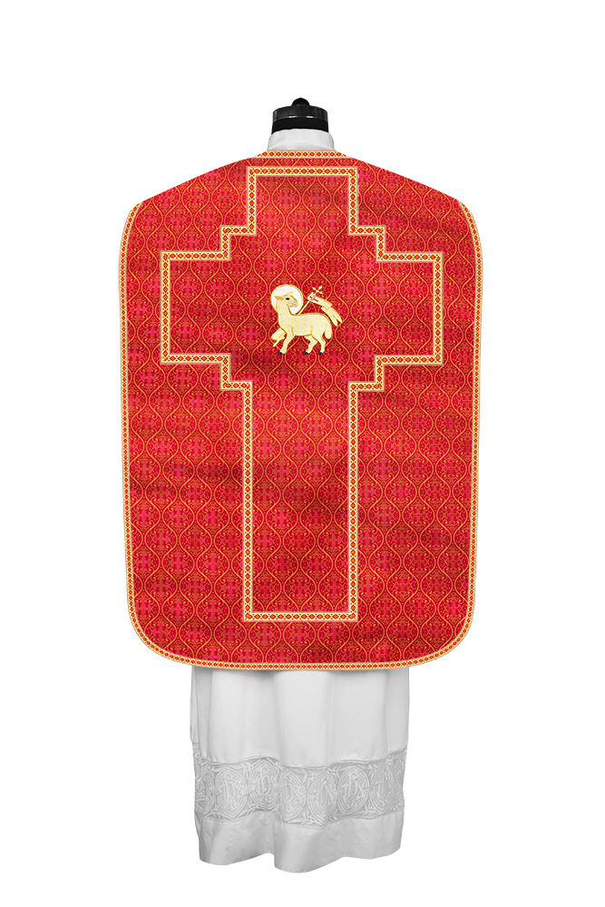 Casulla romana con motivos y ribetes adornados 