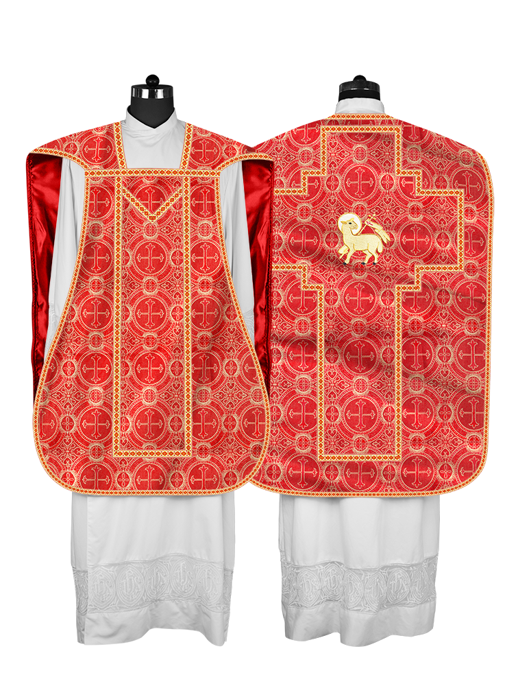 Casulla romana con motivos y ribetes adornados 