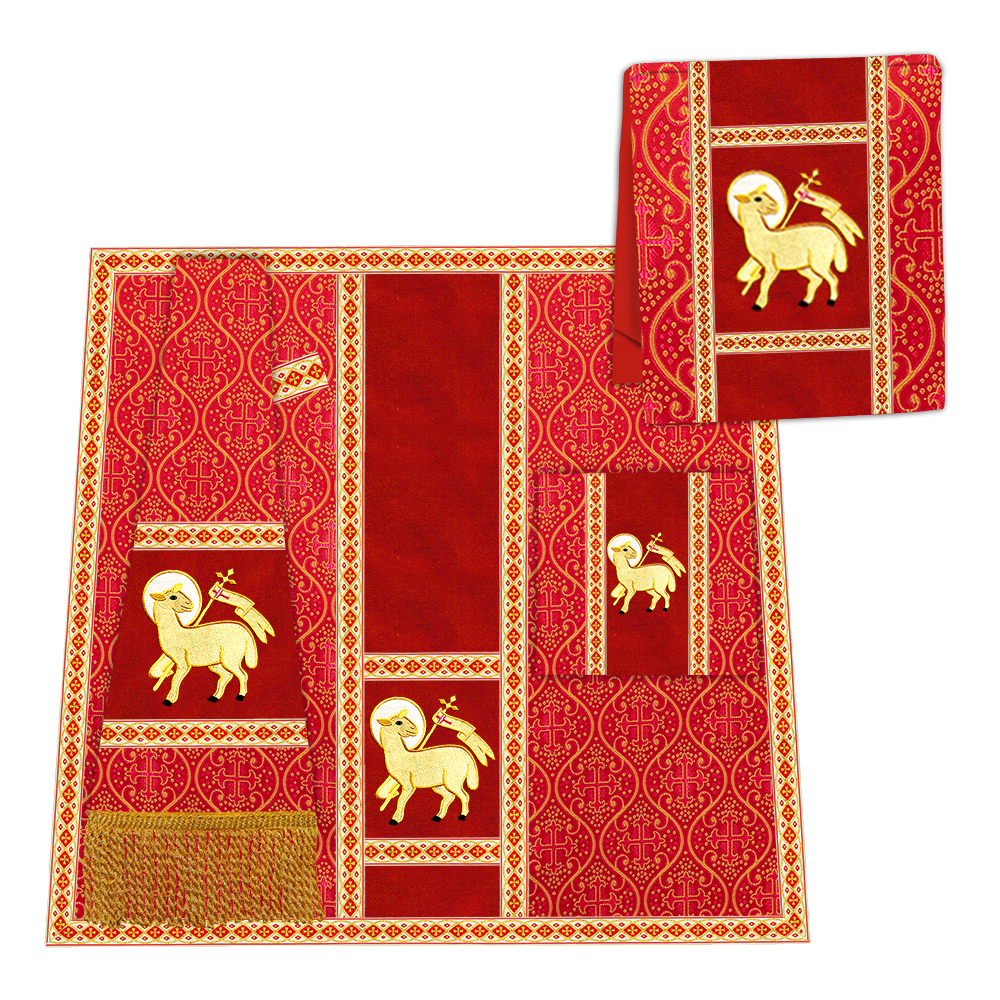 Casulla romana con motivos y ribetes adornados 