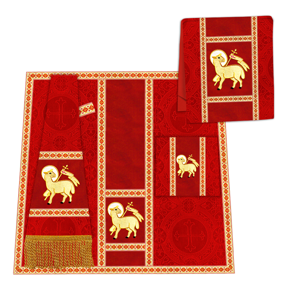 Casulla romana con motivos y ribetes adornados 