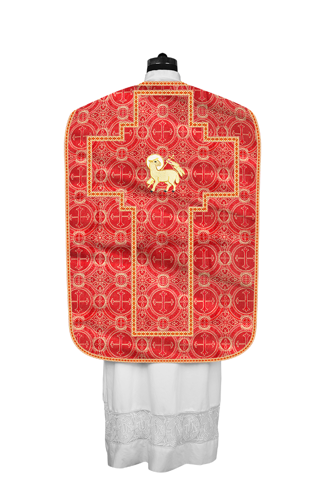 Casulla romana con motivos y ribetes adornados 