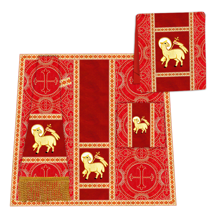 Casulla romana con motivos y ribetes adornados 