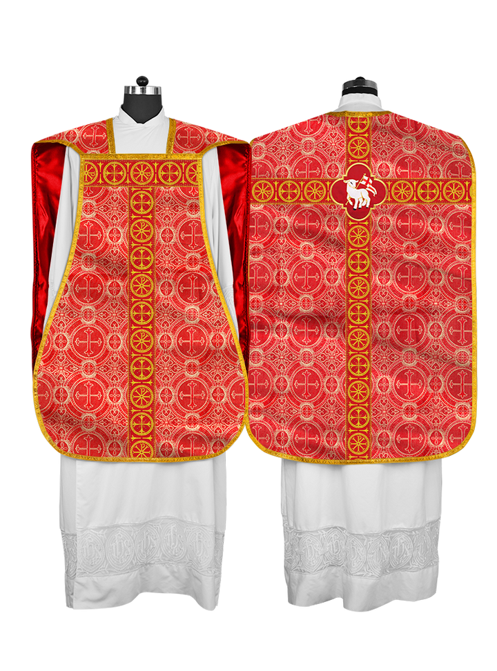 Casulla romana con motivo espiritual y trenzas ornamentadas 