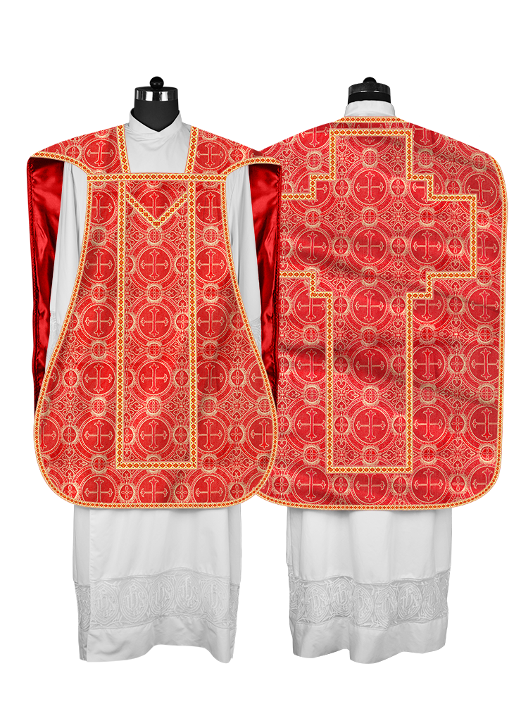 Casulla romana con motivos y ribetes adornados 