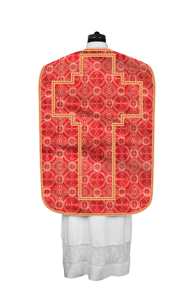 Casulla romana con motivos y ribetes adornados 