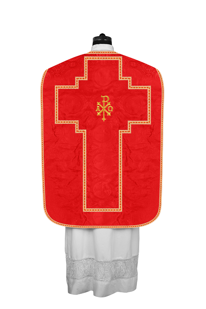 Casulla romana con motivos y ribetes adornados 