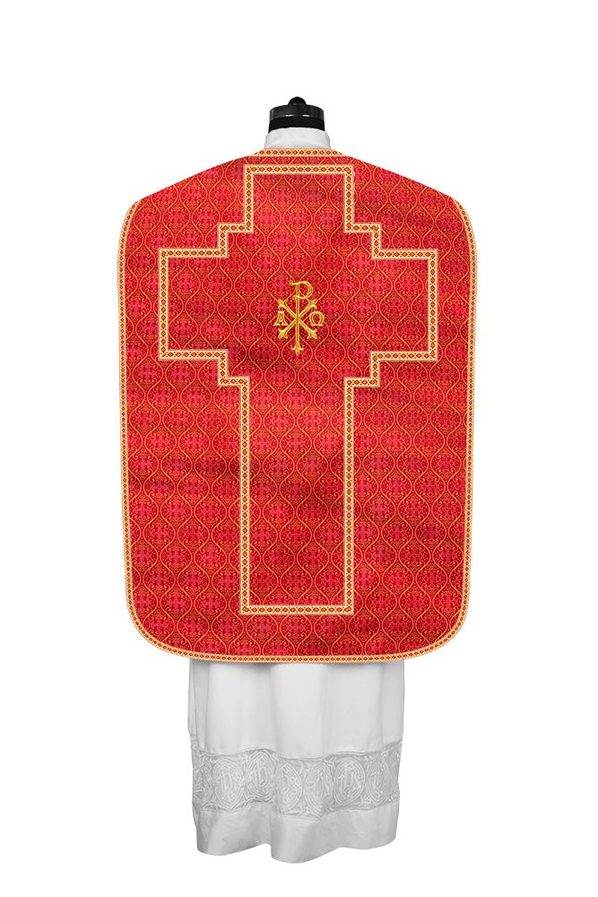 Casulla romana con motivos y ribetes adornados 