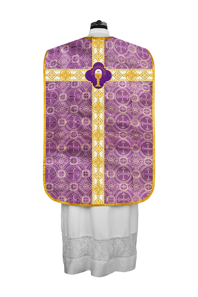 Vestimenta con espalda de violín y motivo bordado 