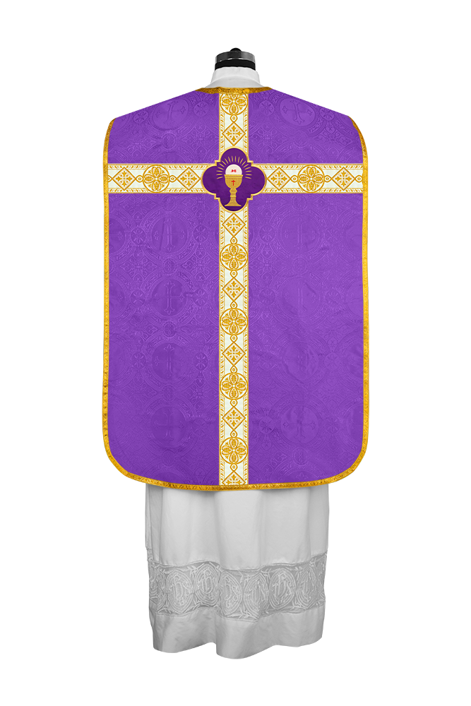 Vestimenta con espalda de violín y motivo bordado 