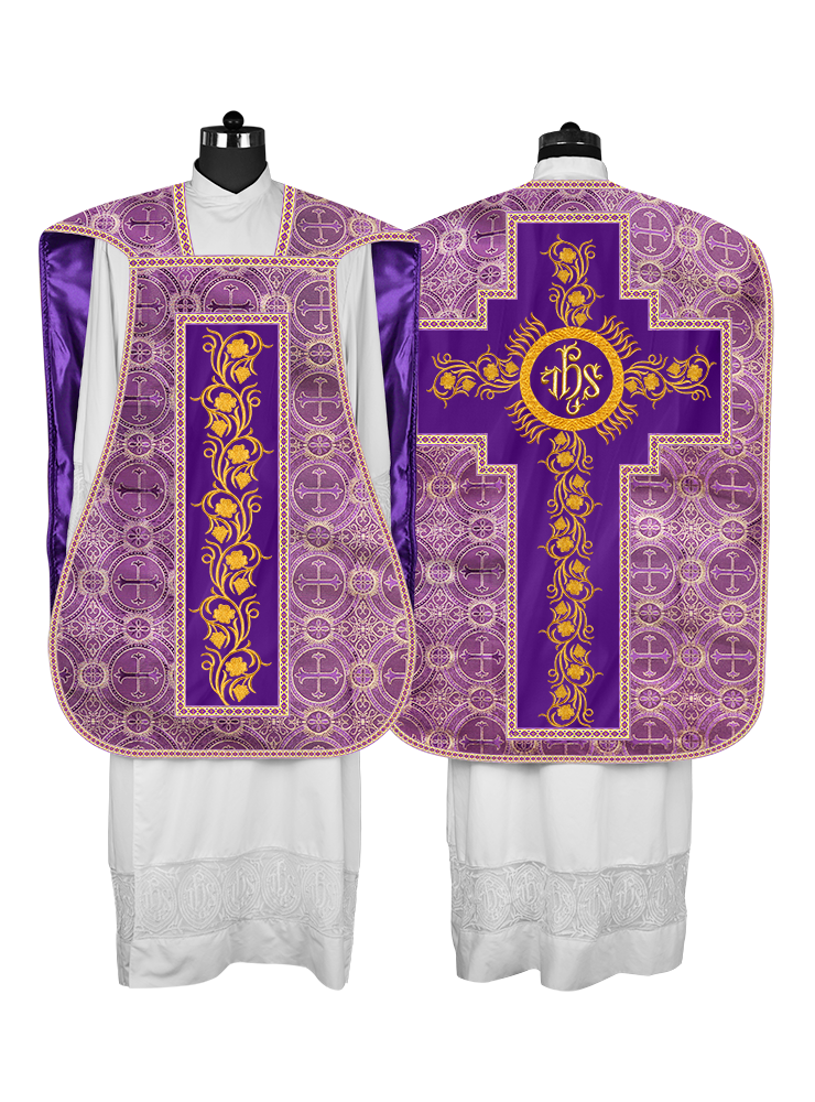 Casulla romana con bordados y adornos de uvas 
