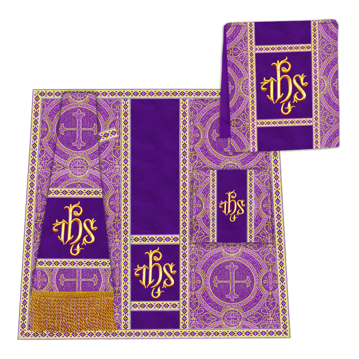 Casulla romana con motivos y ribetes adornados 