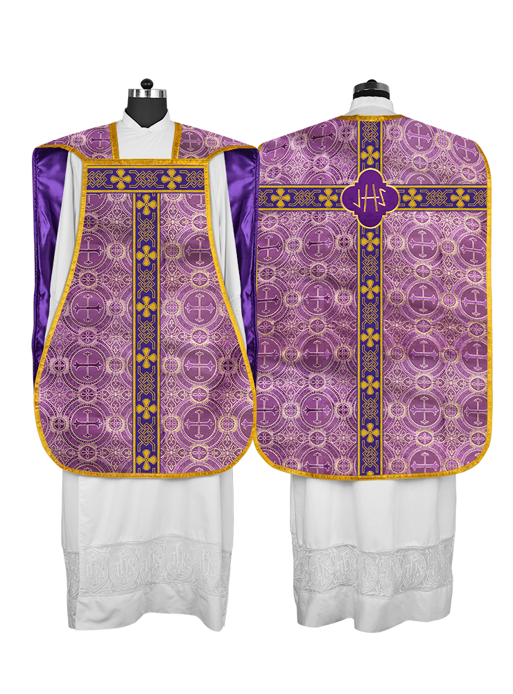Casulla romana con motivos y ribetes 