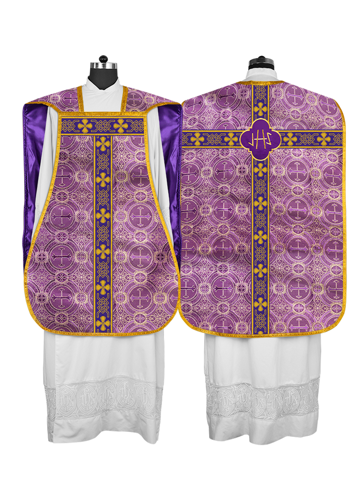 Casulla romana con motivos y ribetes 
