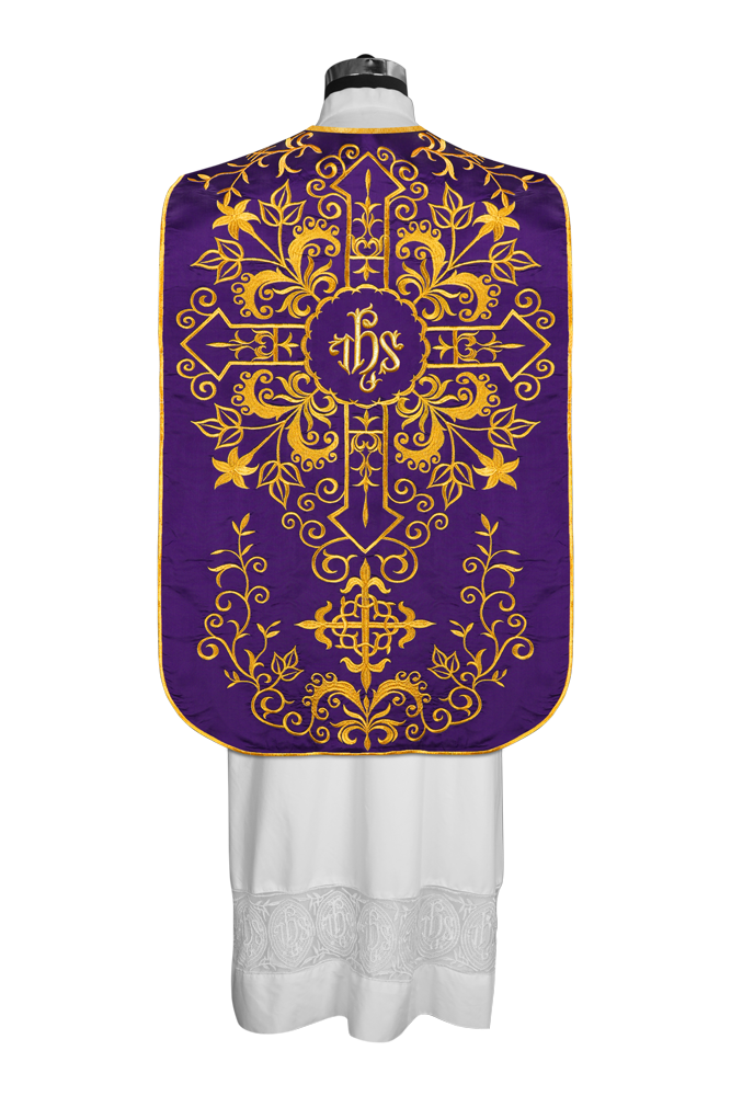 Casulla romana con bordados adornados 