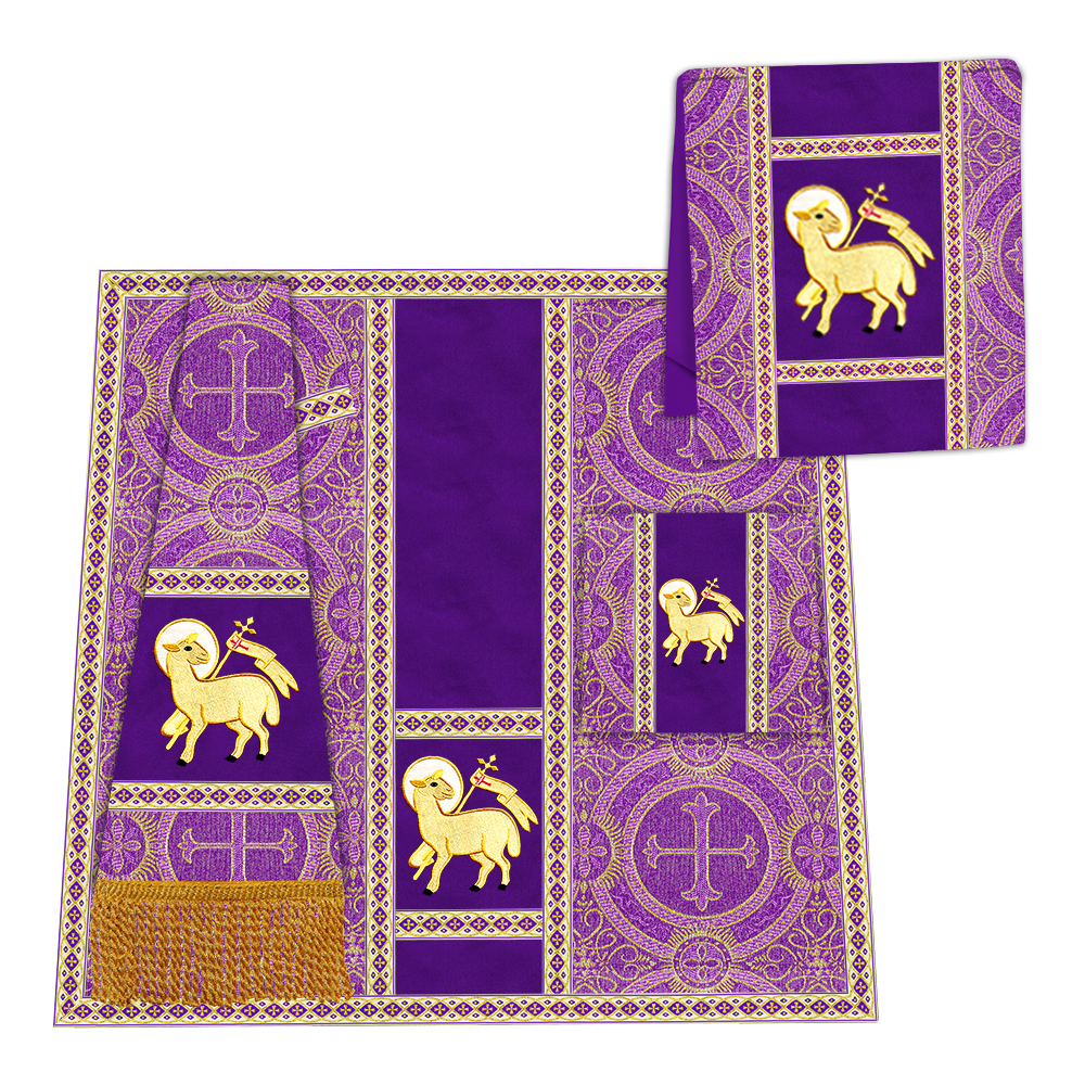 Casulla romana con motivos y ribetes adornados 