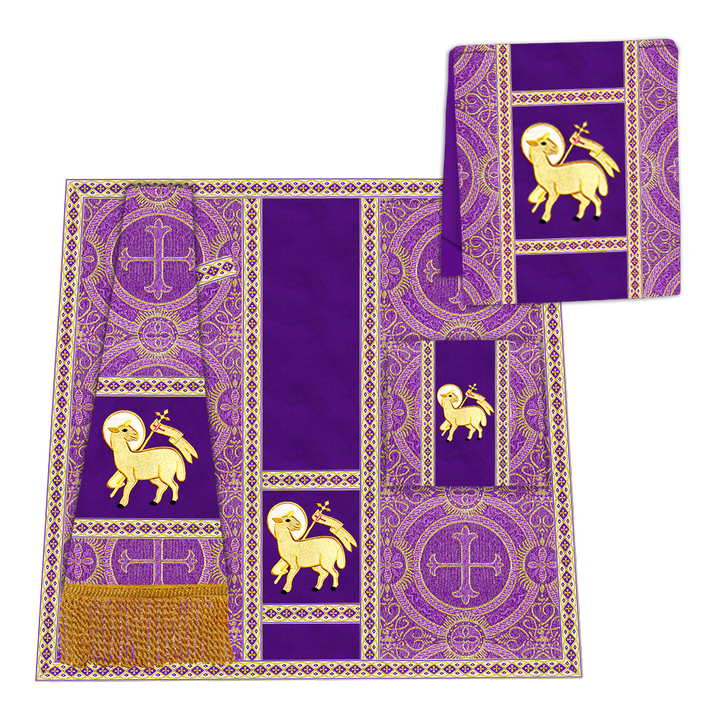 Casulla romana con motivos y ribetes adornados 