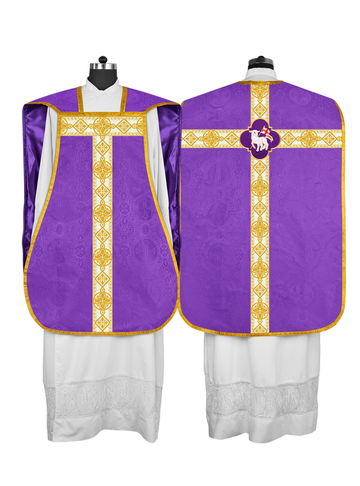 Vestimenta con espalda de violín y motivo bordado 