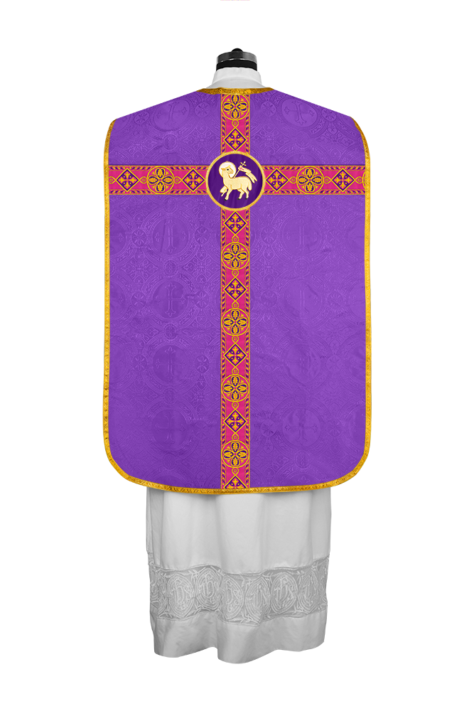 Casulla romana con trenzas detalladas 
