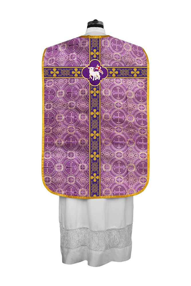 Casulla romana con motivos y ribetes 