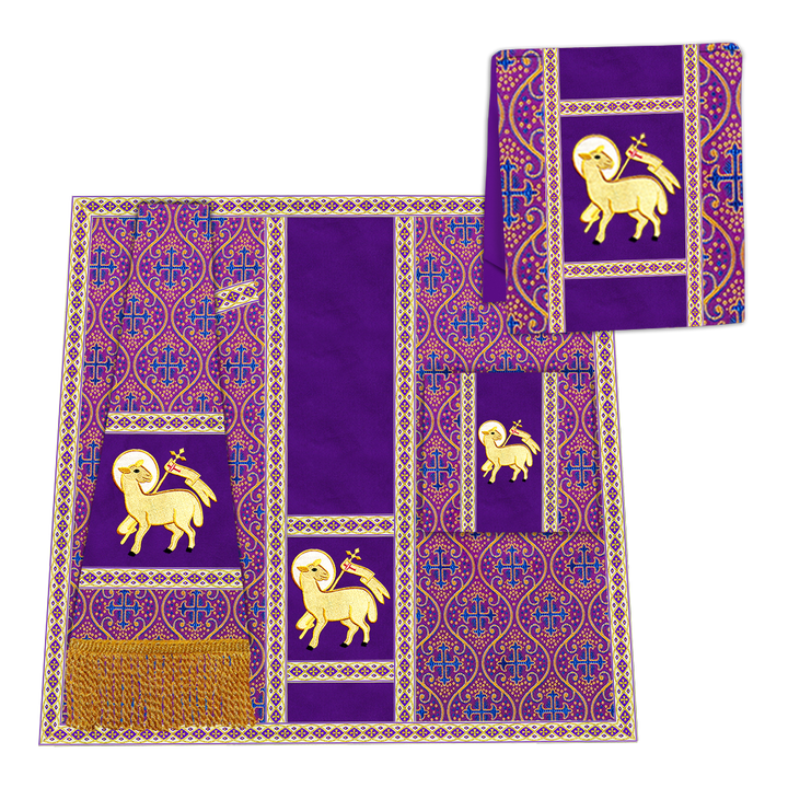 Casulla romana con motivos y ribetes adornados 