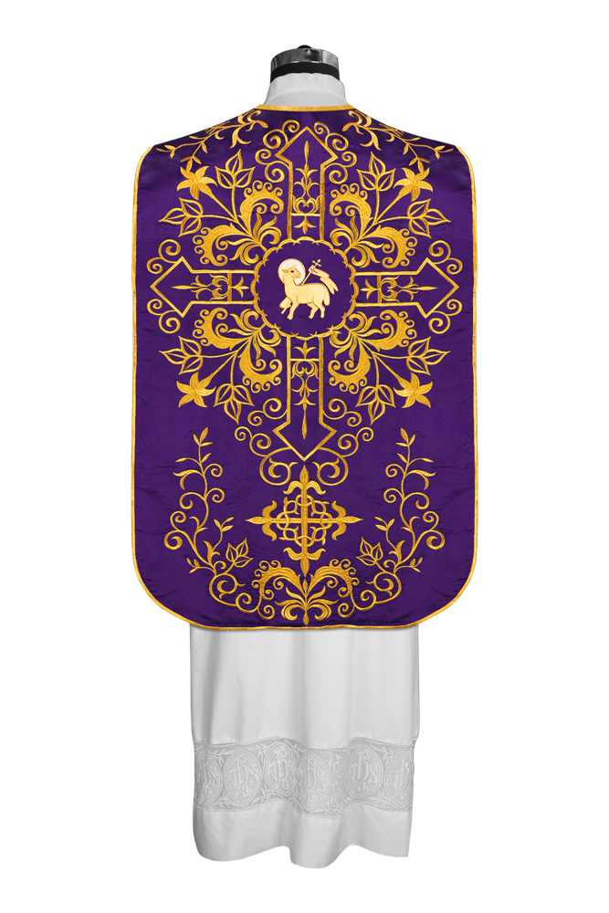 Casulla romana con bordados adornados 