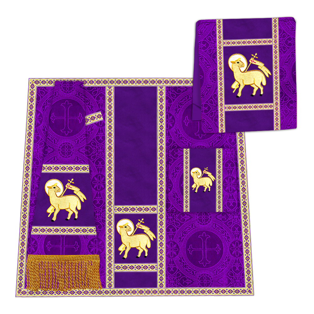 Casulla romana con motivos y ribetes adornados 