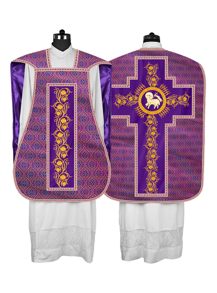 Casulla romana con bordados y adornos de uvas 