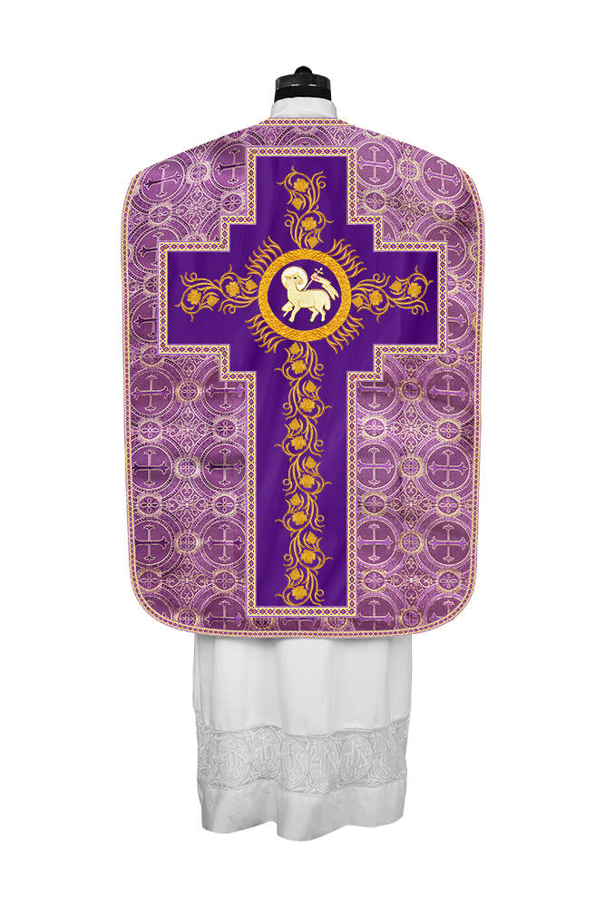 Casulla romana con bordados y adornos de uvas 