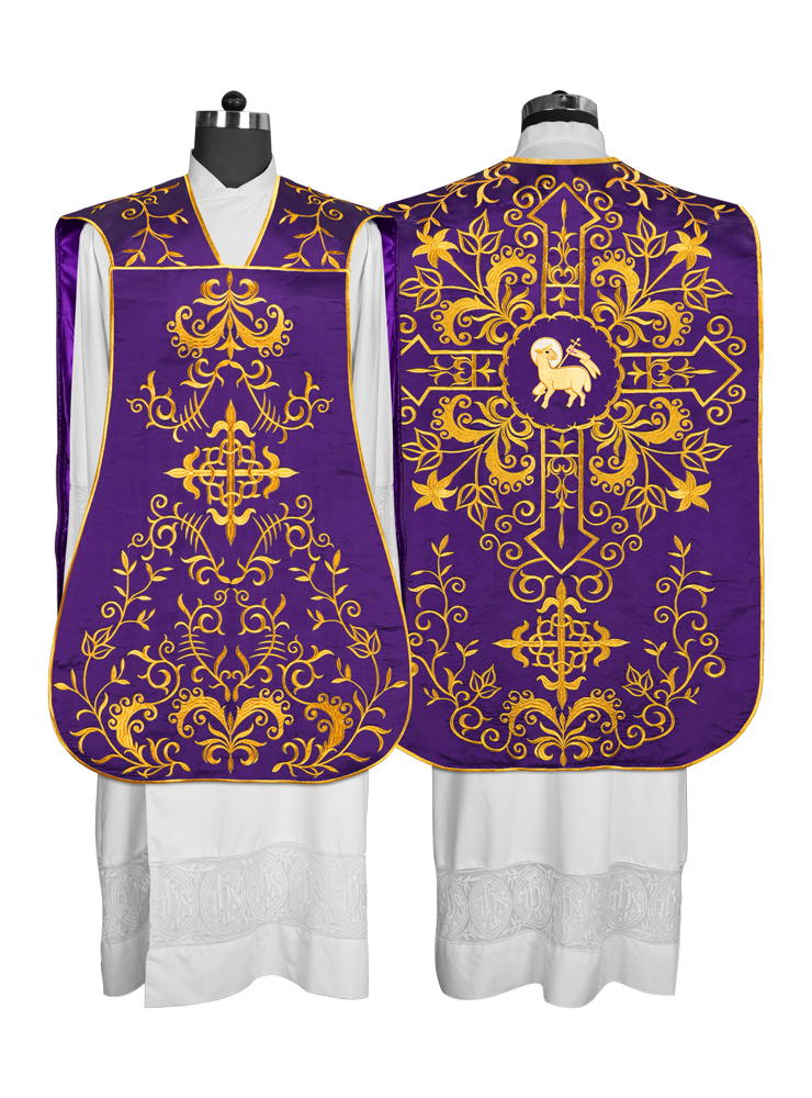 Casulla romana con bordados adornados 