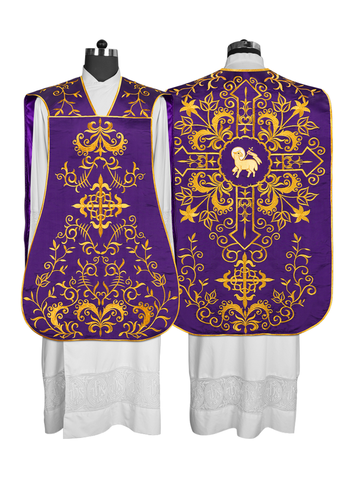 Casulla romana con bordados adornados 