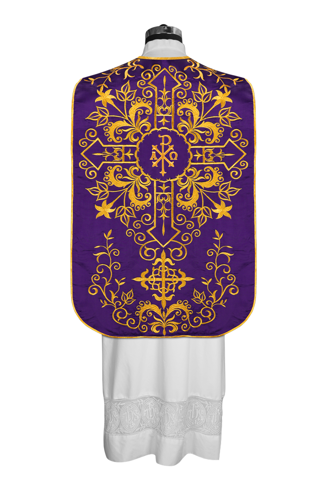 Casulla romana con bordados adornados 
