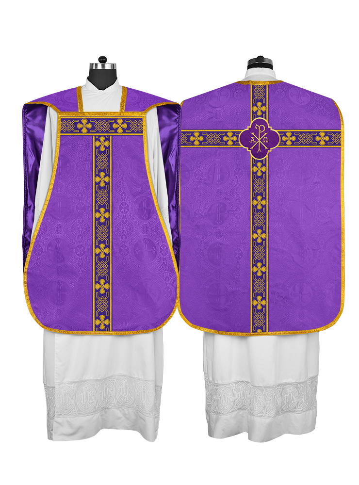 Casulla romana con motivos y ribetes 