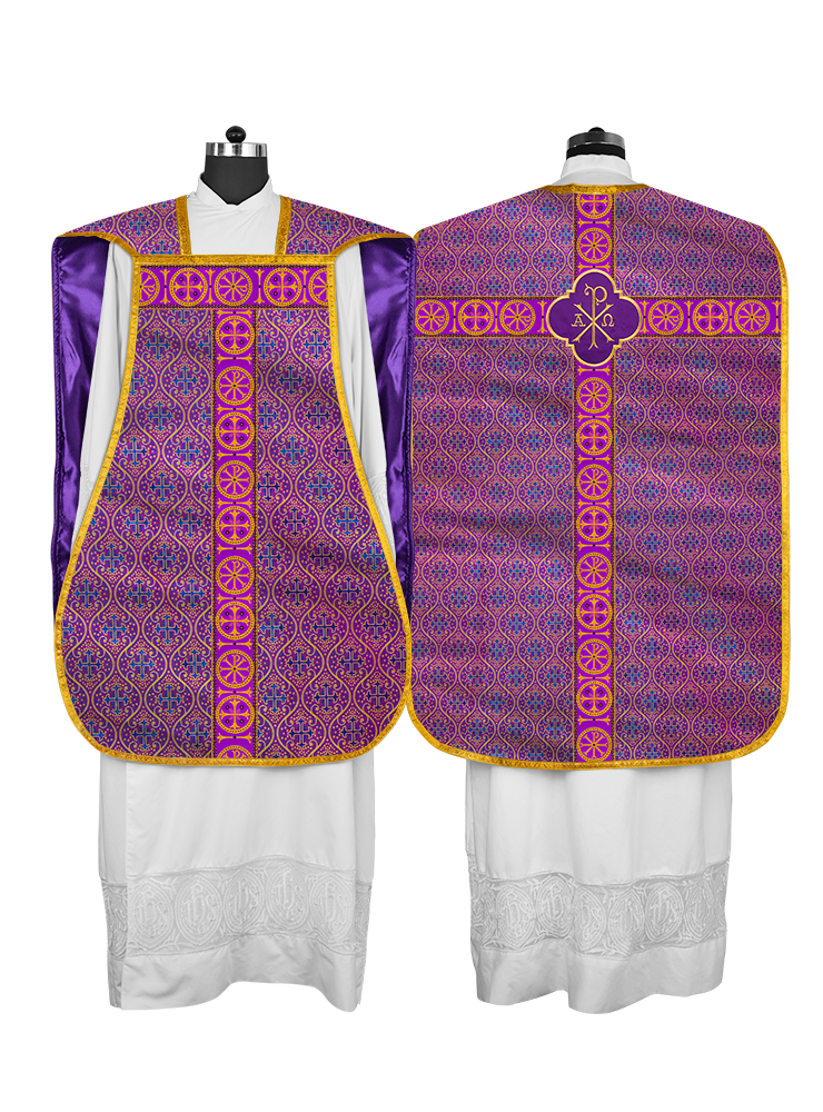 Casulla romana con motivo espiritual y trenzas ornamentadas 