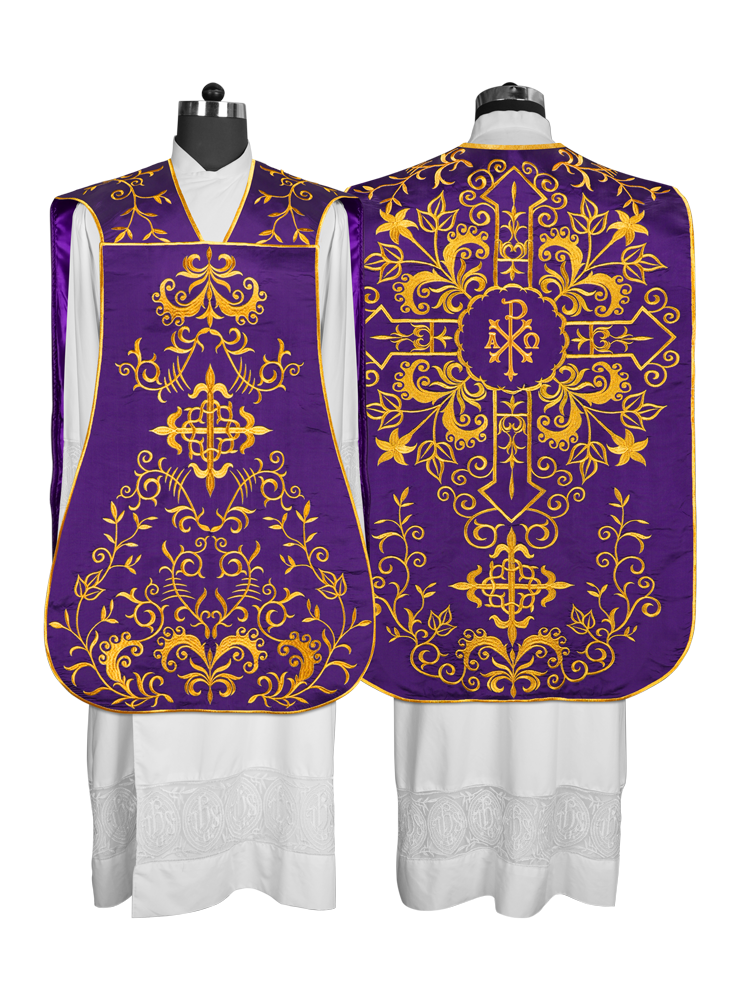 Casulla romana con bordados adornados 