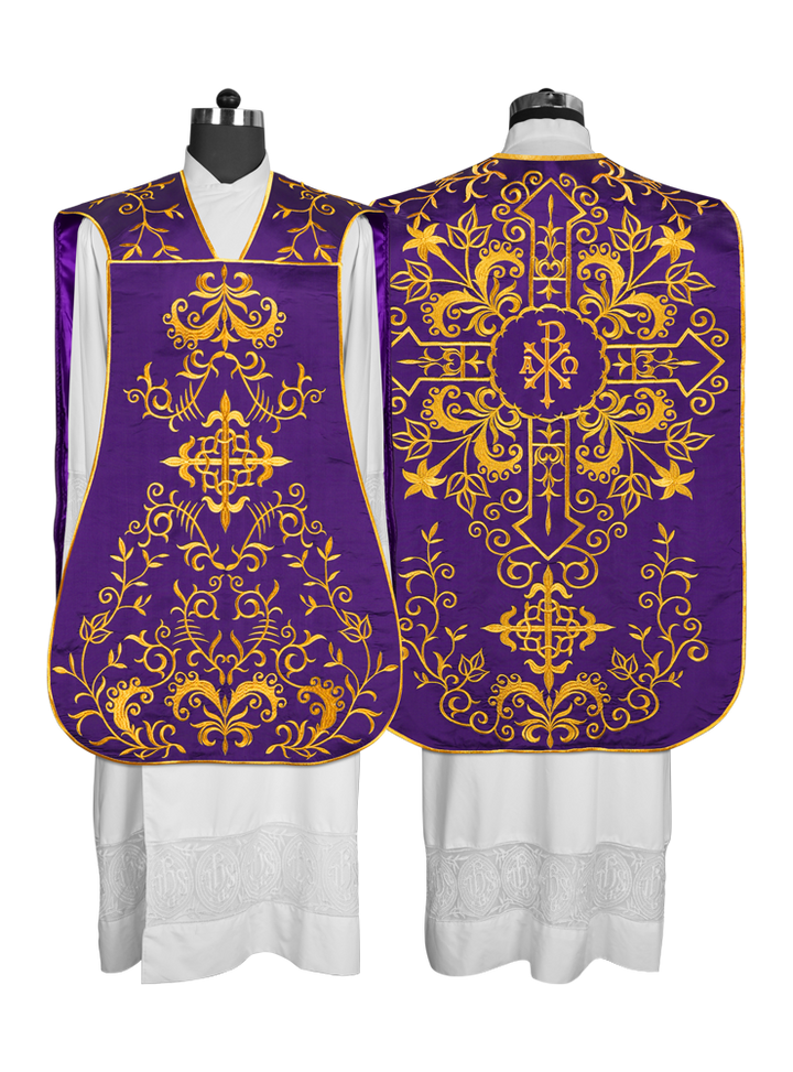 Casulla romana con bordados adornados 