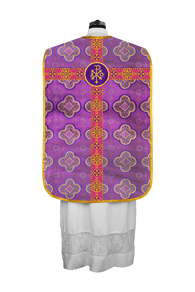 Casulla romana con trenzas detalladas 